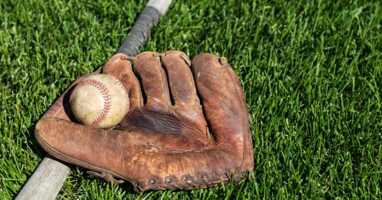 How to Clean Baseball Glove: Expert Tips
